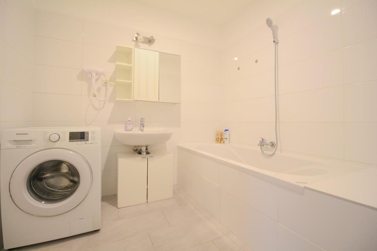 Private Triple Bedroom In Shared Apartment Dw171-4 Vienna Esterno foto